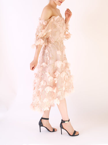 Marchesa Notte（マルケッサ ノッテ）のミディドレス結婚式やパーティーにぴったりのレンタルアイテム。