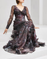 Marchesa Notte プラム ドレス 座った姿 正面 - 体型カバー