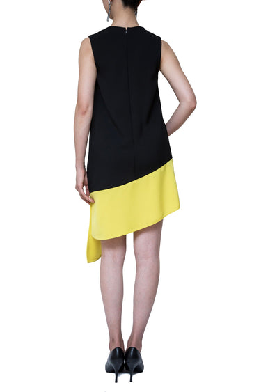 Balenciaga（バレンシアガ）のひざ丈ドレス結婚式やパーティーにぴったりのレンタルアイテム。