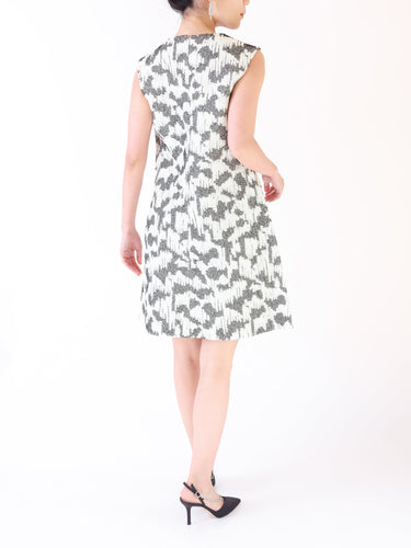 Balenciaga（バレンシアガ）のひざ丈ドレス結婚式やパーティーにぴったりのレンタルアイテム。