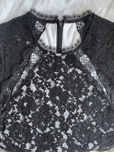 Alexis（アレクシス）のミディドレス結婚式やパーティーにぴったりのレンタルアイテム。