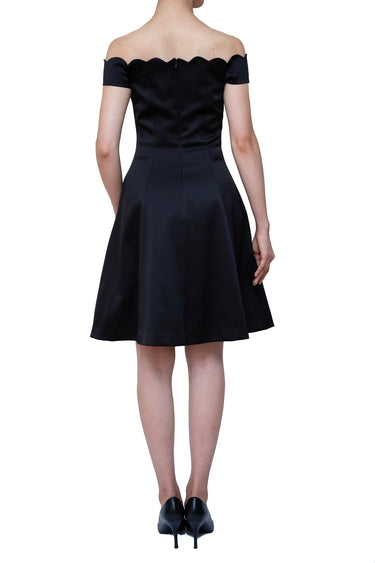 Badgley Mischka（バッジェリー ミシュカ）のひざ丈ドレス結婚式やパーティーにぴったりのレンタルアイテム。