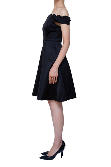 Badgley Mischka（バッジェリー ミシュカ）のひざ丈ドレス結婚式やパーティーにぴったりのレンタルアイテム。