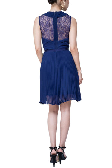 Bcbgmaxazria（ビーシービージーマックスアズリア）のひざ丈ドレス結婚式やパーティーにぴったりのレンタルアイテム。