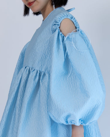 レンタルドレス｜Cecilie Bahnsen（セシリーバンセン）｜水色｜ジャカード｜ミディ丈｜結婚式お呼ばれ