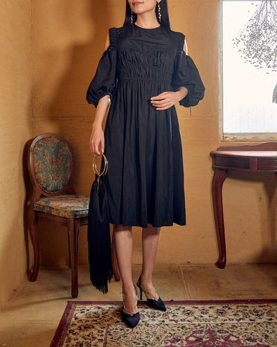 Cecilie Bahnsen（セシリー バンセン）のミディドレス結婚式やパーティーにぴったりのレンタルアイテム。