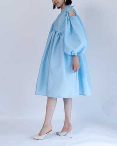 レンタルドレス｜Cecilie Bahnsen（セシリーバンセン）｜水色｜ジャカード｜ミディ丈｜結婚式お呼ばれ