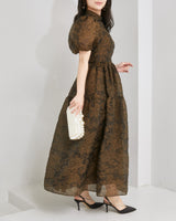 セシリーバンセンのKellyドレス。ふんわりと広がるスカートが印象的。