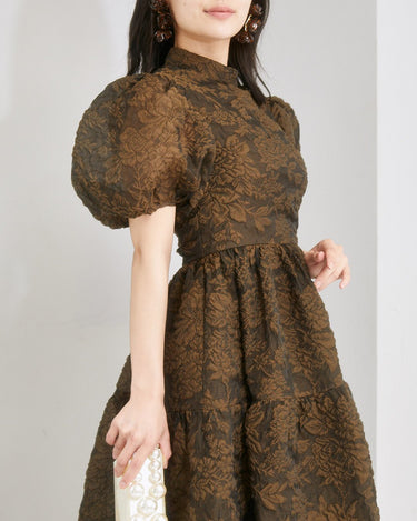 セシリーバンセンの花柄キルティングドレス。透け感のある素材がロマンチックな印象のレンタルドレス。