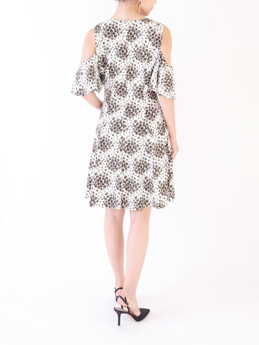 Club Monaco（クラブ モナコ）のひざ丈ドレス結婚式やパーティーにぴったりのレンタルアイテム。