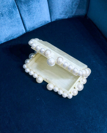 Cult Gaia（カルト ガイア）のクラッチ結婚式やパーティーにぴったりのレンタルアイテム。