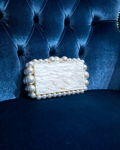 Cult Gaia（カルト ガイア）のクラッチ結婚式やパーティーにぴったりのレンタルアイテム。