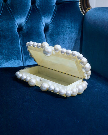 Cult Gaia（カルト ガイア）のクラッチ結婚式やパーティーにぴったりのレンタルアイテム。