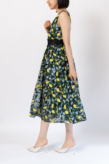 Diane von Furstenberg（ダイアン フォン ファステンバーグ）のミディドレス結婚式やパーティーにぴったりのレンタルアイテム。