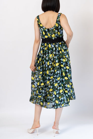 Diane von Furstenberg（ダイアン フォン ファステンバーグ）のミディドレス結婚式やパーティーにぴったりのレンタルアイテム。