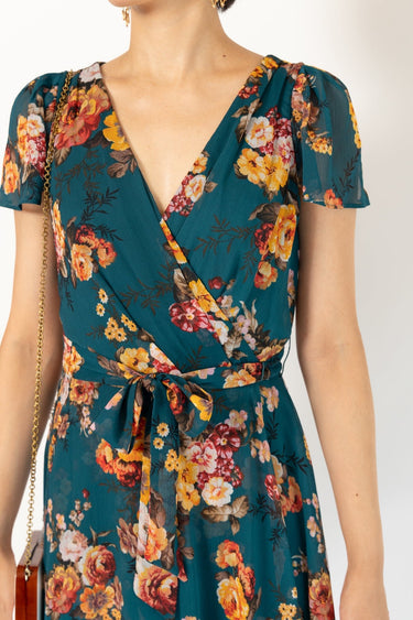 DKNY（ダナキャランニューヨーク）のミディドレス結婚式やパーティーにぴったりのレンタルアイテム。