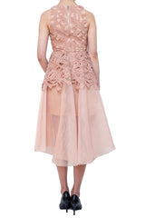 Elliatt（エリアット）のミディドレス結婚式やパーティーにぴったりのレンタルアイテム。