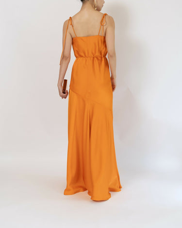 Fame and Partners（フェイム アンド パートナーズ）のロングドレス結婚式やパーティーにぴったりのレンタルアイテム。