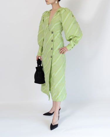 Ganni（ガニー）のミディドレス結婚式やパーティーにぴったりのレンタルアイテム。