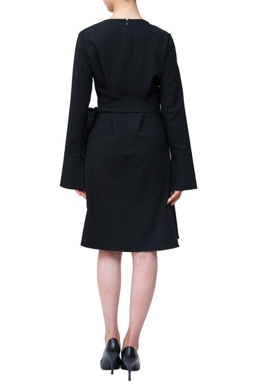 Goen.J（ゴーエン ジェイ）のひざ丈ドレス結婚式やパーティーにぴったりのレンタルアイテム。