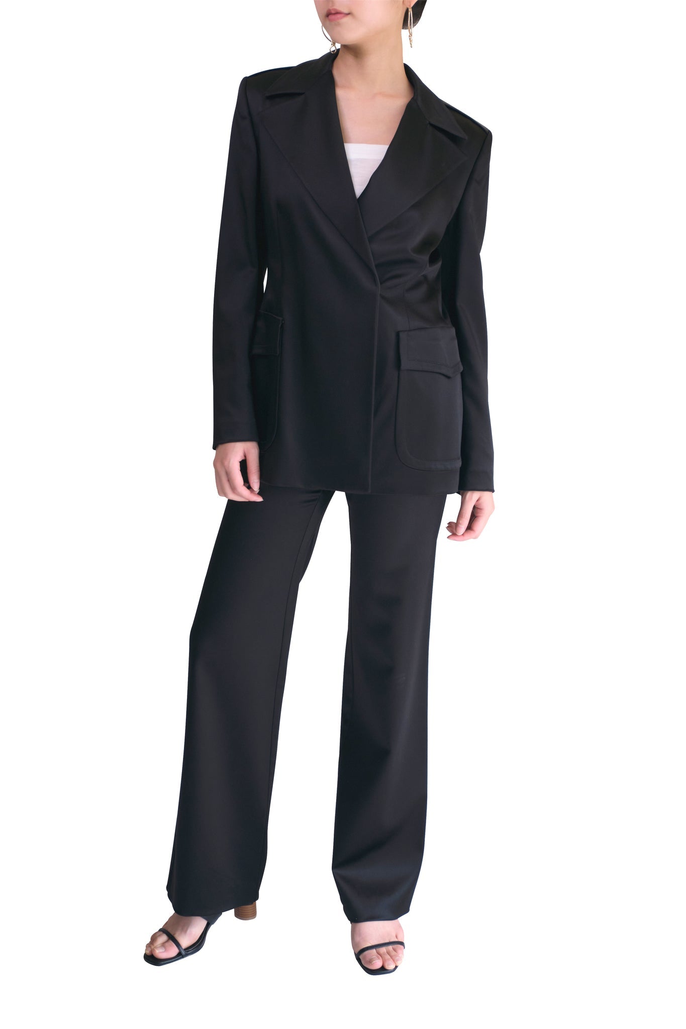 Gucci 服/原価33万半額ファッション スーツ レディース グッチ レンタルスーツ｜ブラックのパンツスーツ – Rentable Runway
