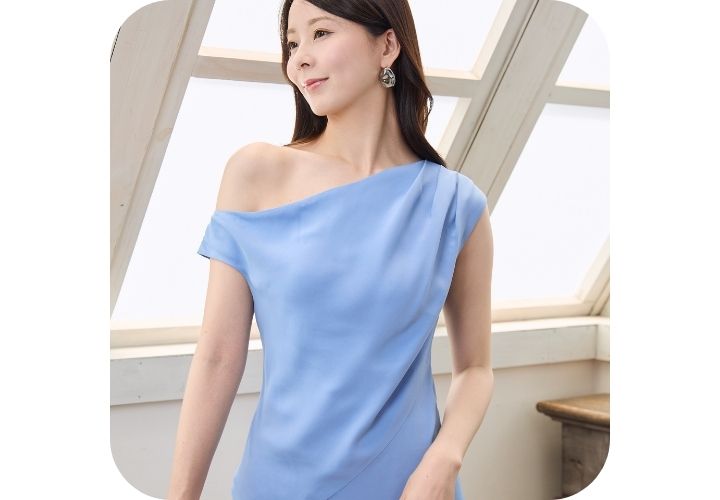 結婚式やパーティーにおすすめのライトブルーのワンショルダードレス｜Rentable Runway（レンタブルランウェイ）