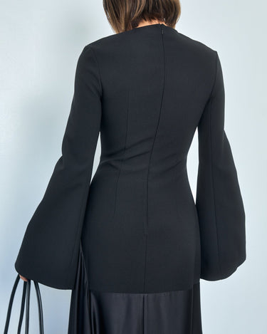 Solace London（ソレイス ロンドン）のロングドレス結婚式やパーティーにぴったりのレンタルアイテム。