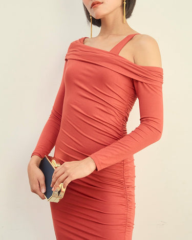 Simkhai（シンカイ）のミディドレス結婚式やパーティーにぴったりのレンタルアイテム。