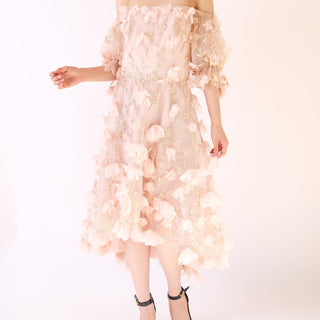 Marchesa Notte（マルケッサ ノッテ）のミディドレス結婚式やパーティーにぴったりのレンタルアイテム。