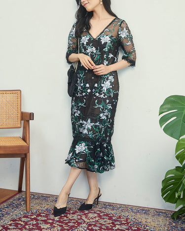 Marchesa Notte（マルケッサ ノッテ）のミディドレス結婚式やパーティーにぴったりのレンタルアイテム。