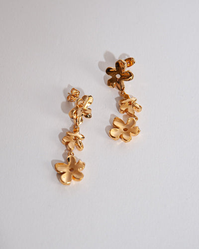 Oscar de la Renta （オスカー デ ラ レンタ）のピアス結婚式やパーティーにぴったりのレンタルアイテム。