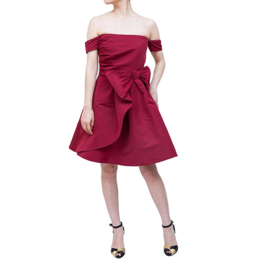 RED Valentino（レッド ヴァレンティノ）のひざ丈ドレス結婚式やパーティーにぴったりのレンタルアイテム。