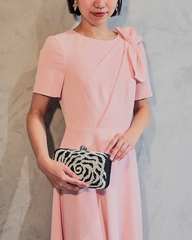 Santi（サンティ）のクラッチ結婚式やパーティーにぴったりのレンタルアイテム。