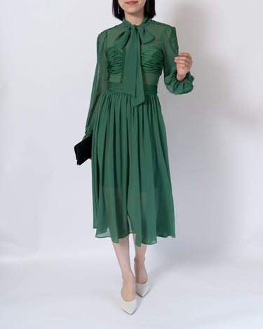 Self - Portrait（セルフ・ポートレート）のミディドレス結婚式やパーティーにぴったりのレンタルアイテム。