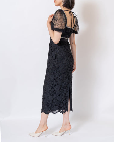 Self - Portrait（セルフ・ポートレート）のミディドレス結婚式やパーティーにぴったりのレンタルアイテム。