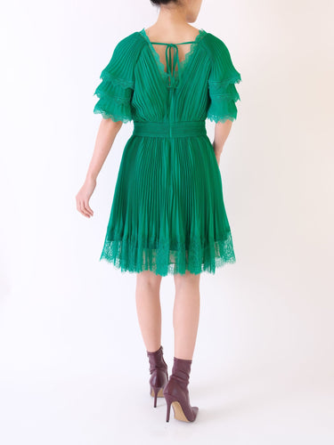 Self - Portrait（セルフ・ポートレート）のひざ丈ドレス結婚式やパーティーにぴったりのレンタルアイテム。