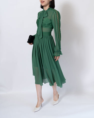 Self - Portrait（セルフ・ポートレート）のミディドレス結婚式やパーティーにぴったりのレンタルアイテム。