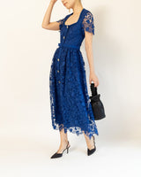 Self - Portrait（セルフ・ポートレート）のミディドレス結婚式やパーティーにぴったりのレンタルアイテム。