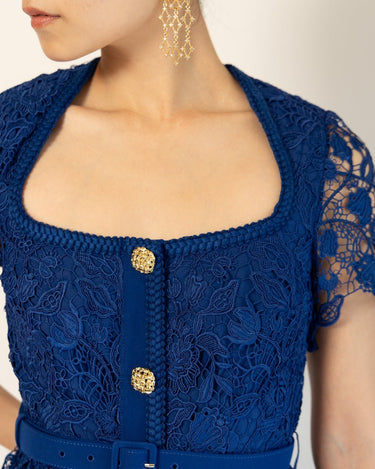 Self - Portrait（セルフ・ポートレート）のミディドレス結婚式やパーティーにぴったりのレンタルアイテム。