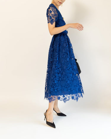 Self - Portrait（セルフ・ポートレート）のミディドレス結婚式やパーティーにぴったりのレンタルアイテム。