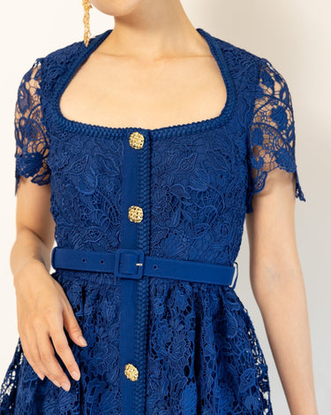 Self - Portrait（セルフ・ポートレート）のミディドレス結婚式やパーティーにぴったりのレンタルアイテム。