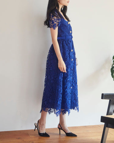 Self - Portrait（セルフ・ポートレート）のミディドレス結婚式やパーティーにぴったりのレンタルアイテム。