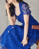 Self - Portrait（セルフ・ポートレート）のミディドレス結婚式やパーティーにぴったりのレンタルアイテム。