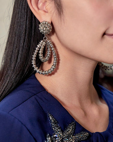 Shashi（シャシ）のピアス結婚式やパーティーにぴったりのレンタルアイテム。