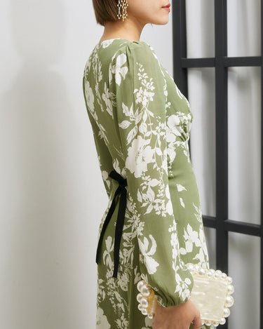 Reformation（リフォーメーション）のミディドレス結婚式やパーティーにぴったりのレンタルアイテム。