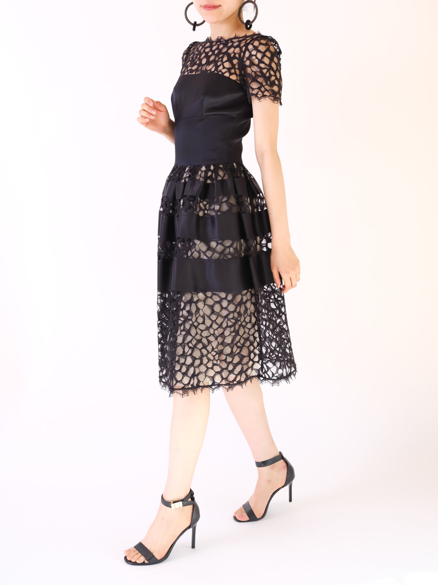 Temperley London - ひざ丈ドレス - シルク混サテン ジオメトリックレース フィット＆フレアドレス - Rentable Runway