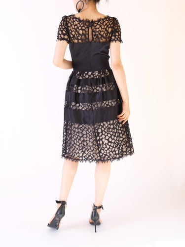 Temperley London（テンパリー ロンドン）のミディドレス結婚式やパーティーにぴったりのレンタルアイテム。