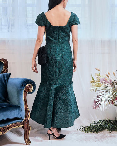 Theia（セイア）のミディドレス結婚式やパーティーにぴったりのレンタルアイテム。