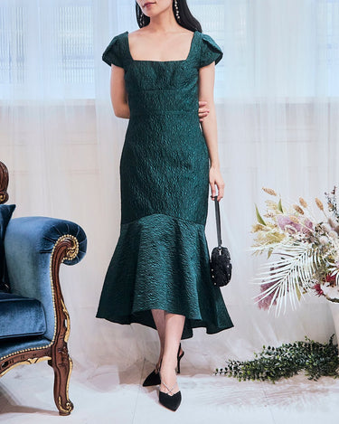 Theia（セイア）のミディドレス結婚式やパーティーにぴったりのレンタルアイテム。