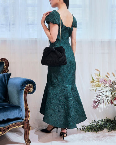 Theia（セイア）のミディドレス結婚式やパーティーにぴったりのレンタルアイテム。